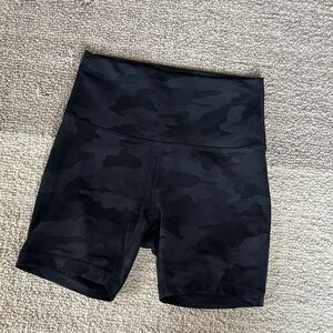 Lululemon Wunder Train 6” Shorts Heritage Camo